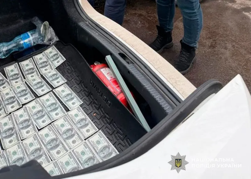 На Полтавщині працівниця ТЦК за гроші допомогла встановити інвалідність військовозобов’язаному