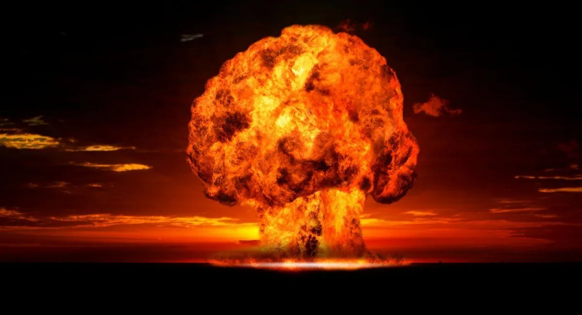 Чи слід глобально заборонити ядерну зброю