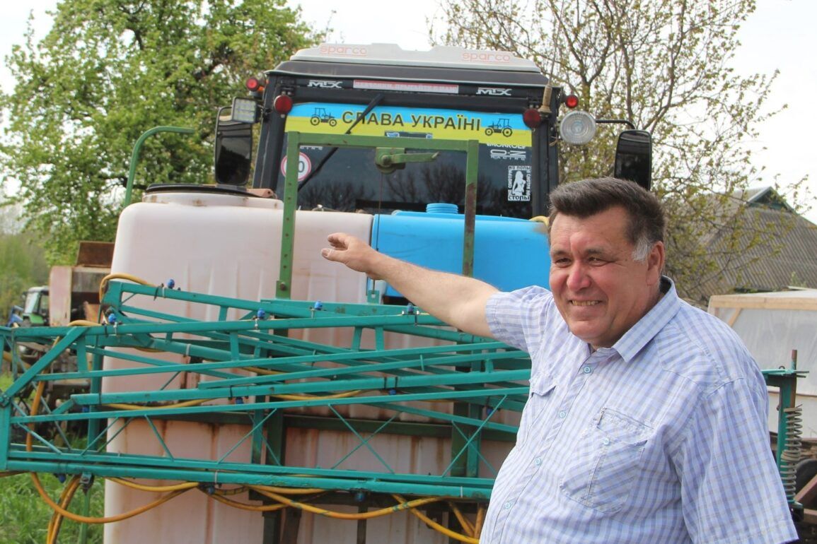 Тримає овочевий фронт: голова ФГ «Господар» Віктор Галич ділиться кавунами й овочами зі свого поля з нашими  захисниками, а снайперам до того ж підкидає патрони