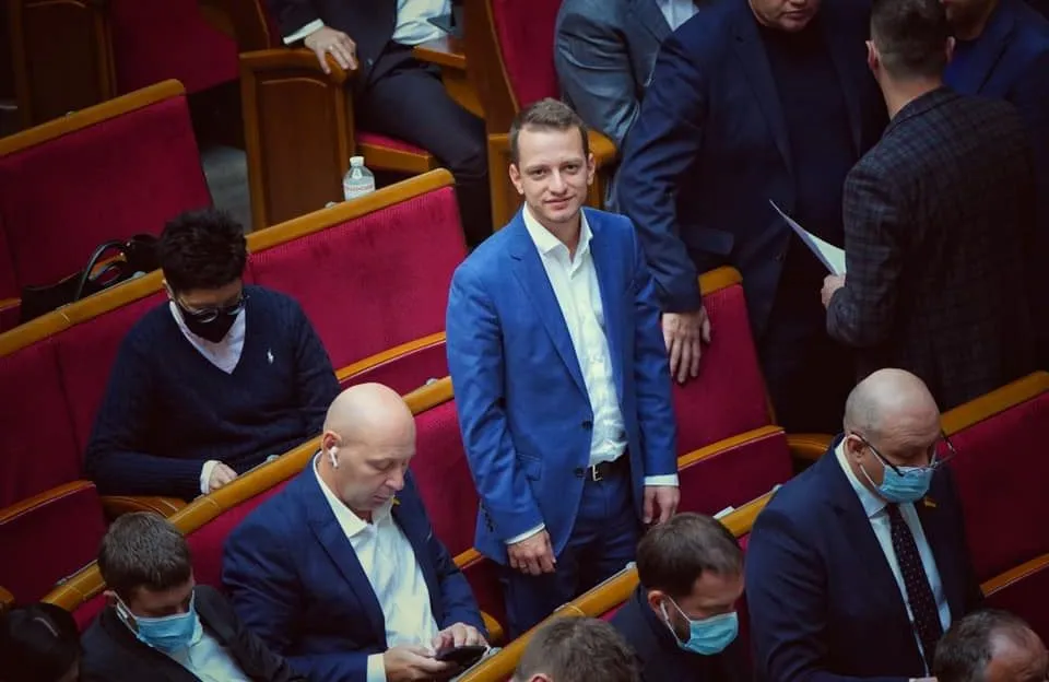 Як вплине відставка Олега Устенка на позиції голови обласної організації партії «Слуга народу» Олексія Устенка