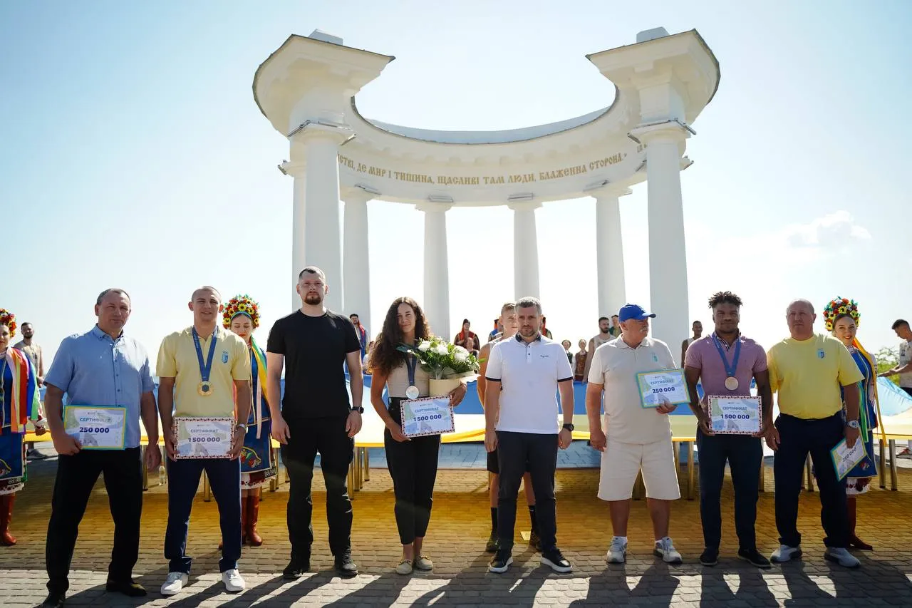 Медалістам Олімпіади, які представляють Полтавщину, вручили по 1,5 мільйона гривень від області