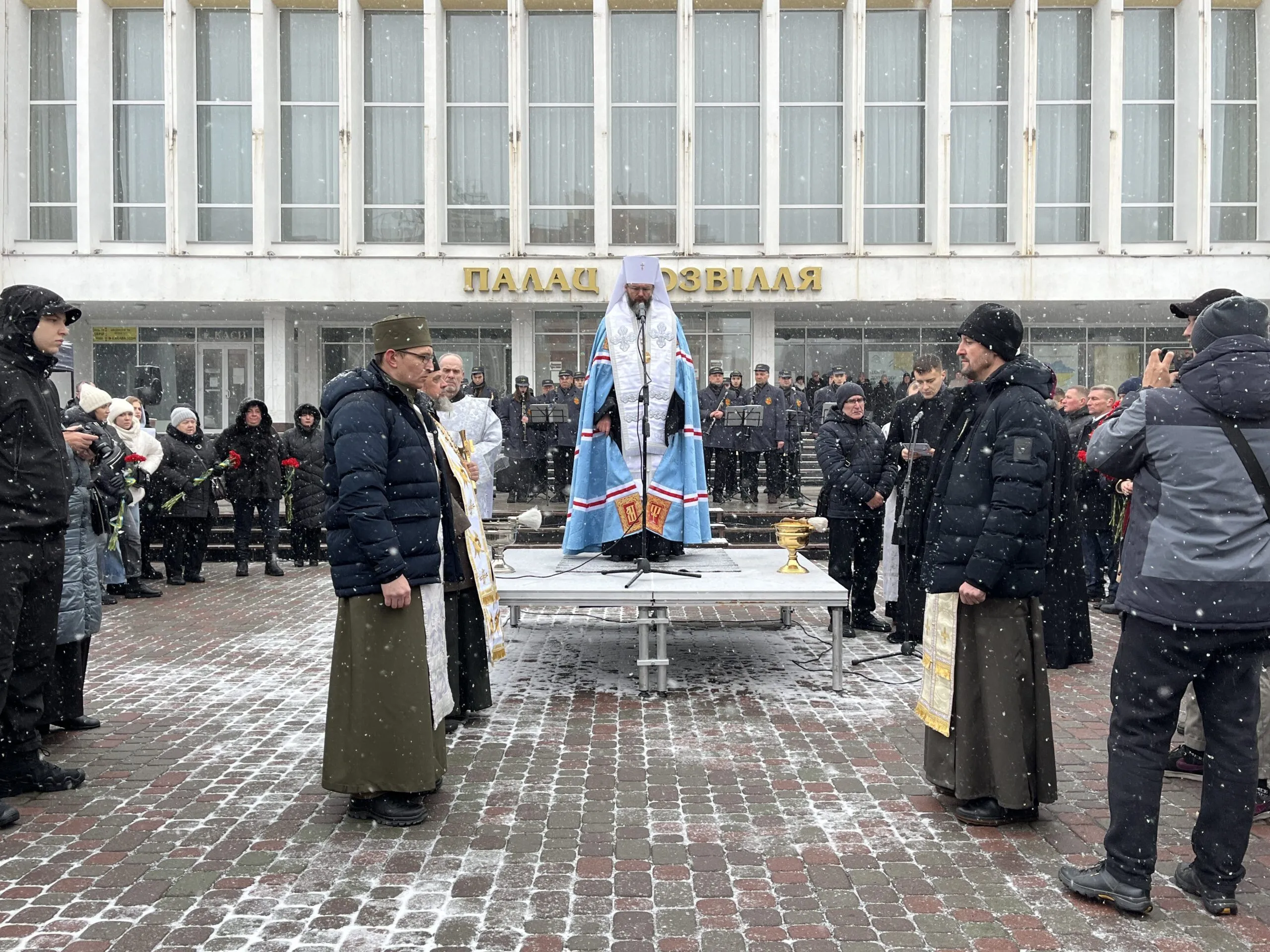 У центрі Полтави відслужили панахиду за полеглими воїнами