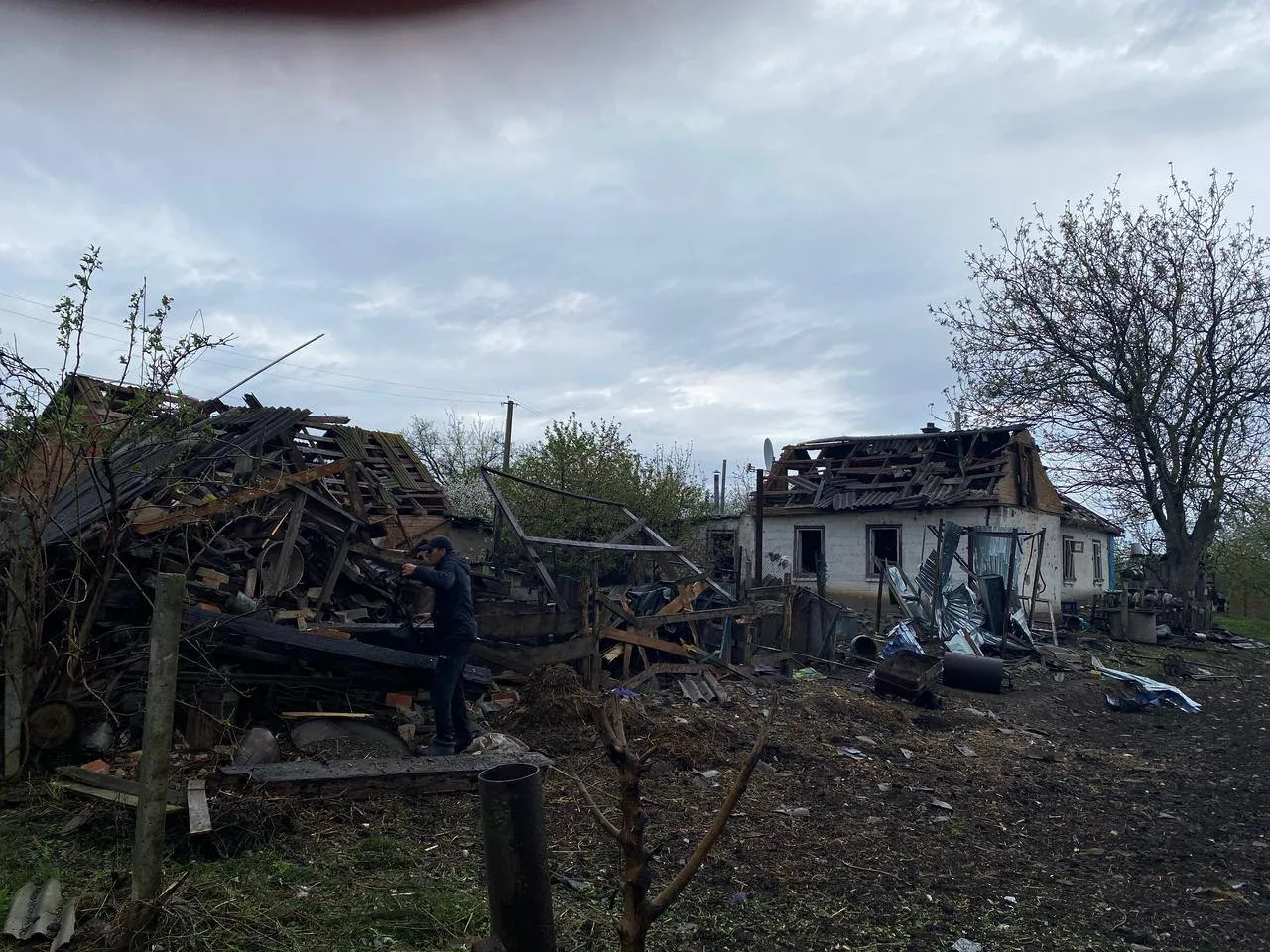 На Полтавщині впали уламки дрона: пошкоджені домівки та господарчі споруди