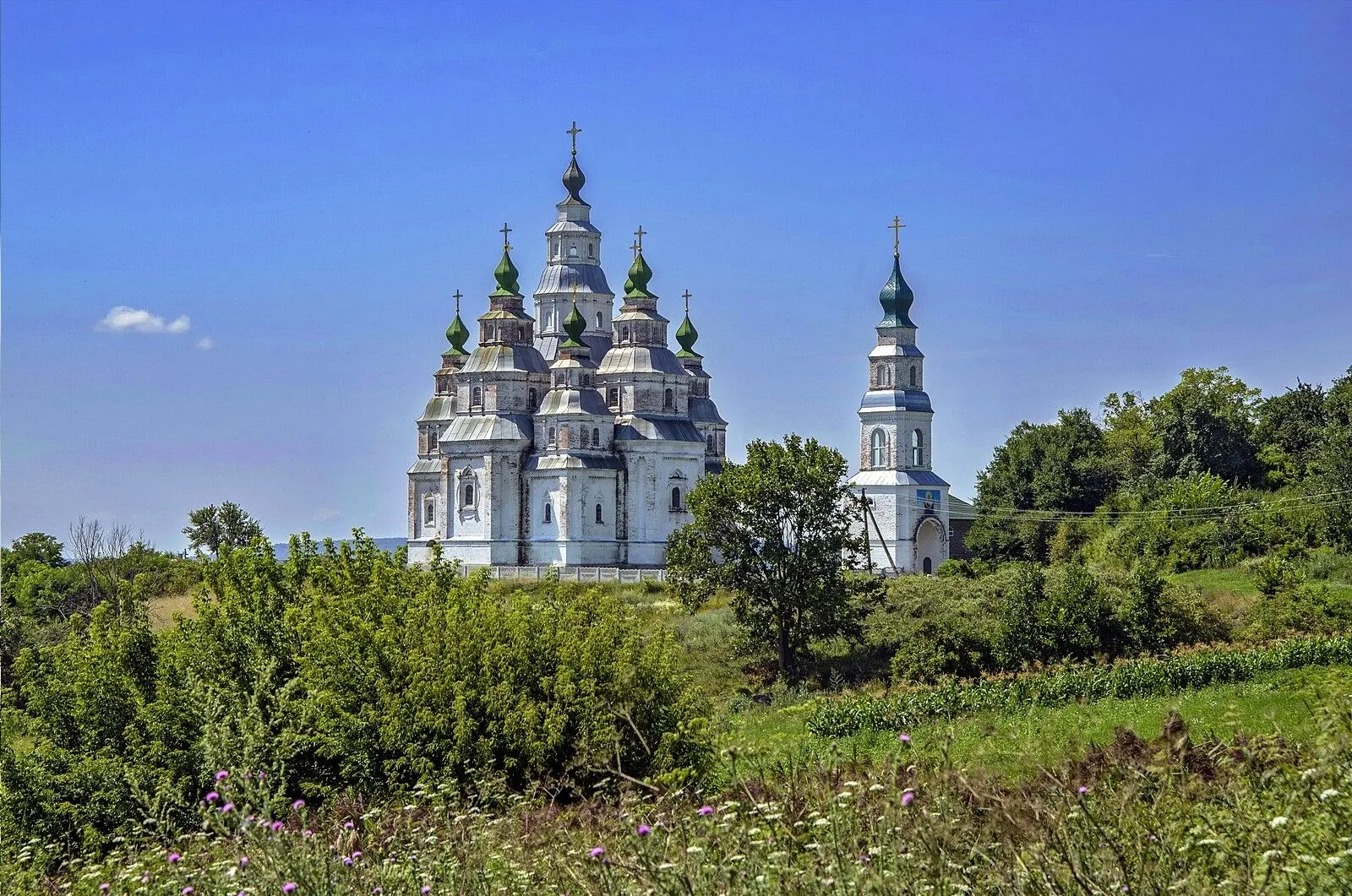 Єдиний в Україні мурований дев’ятибанний храм: на Полтавщині є унікальна церква