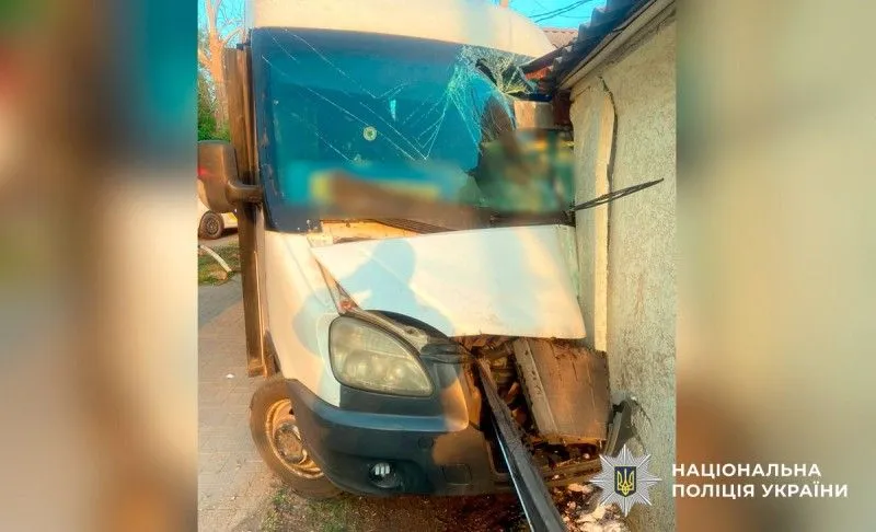 У Полтаві маршрутка в’їхала у стіну будинку, є загиблий