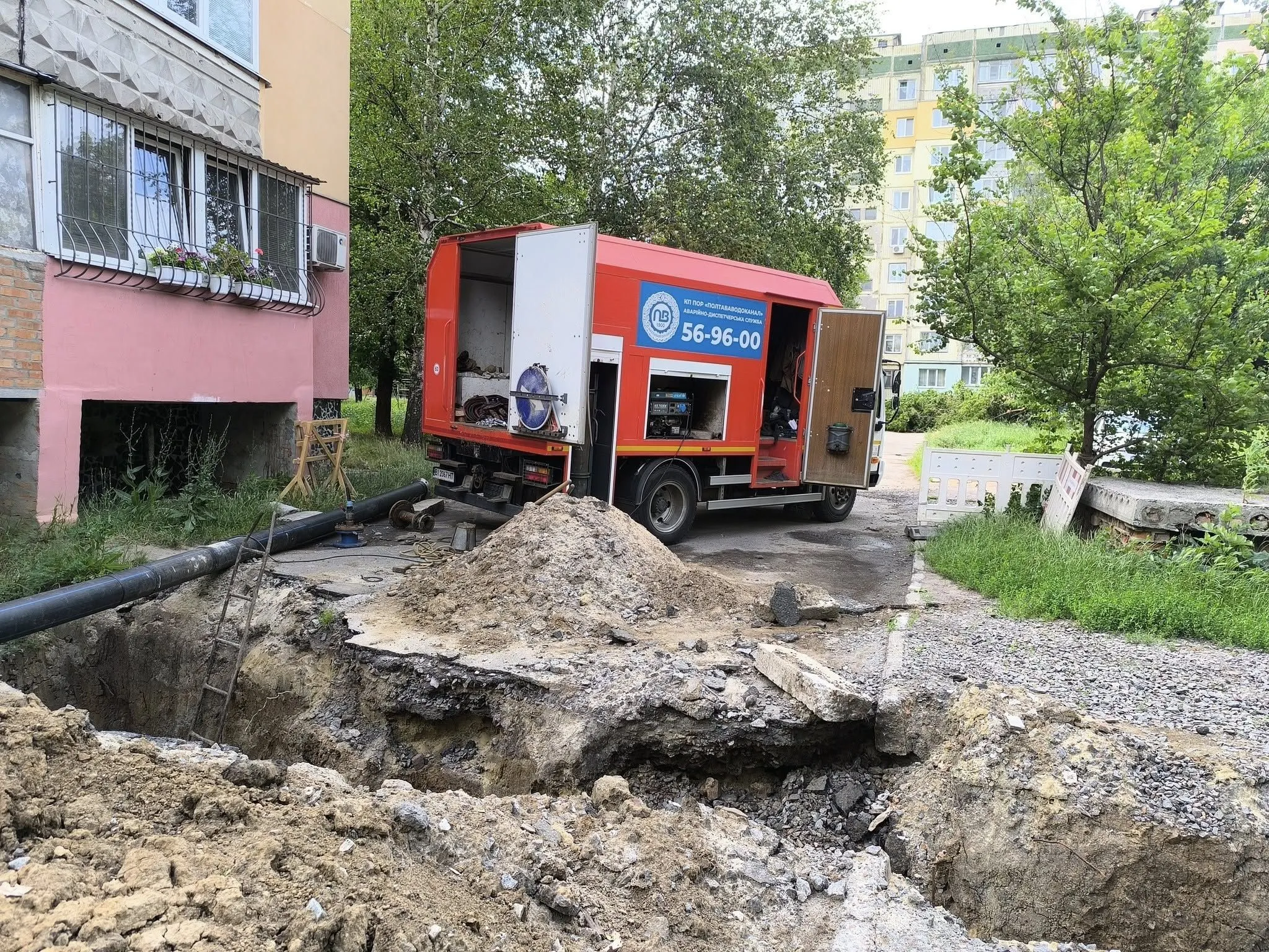 На одній з вулиць Полтави сталася аварія на мережі водопостачання