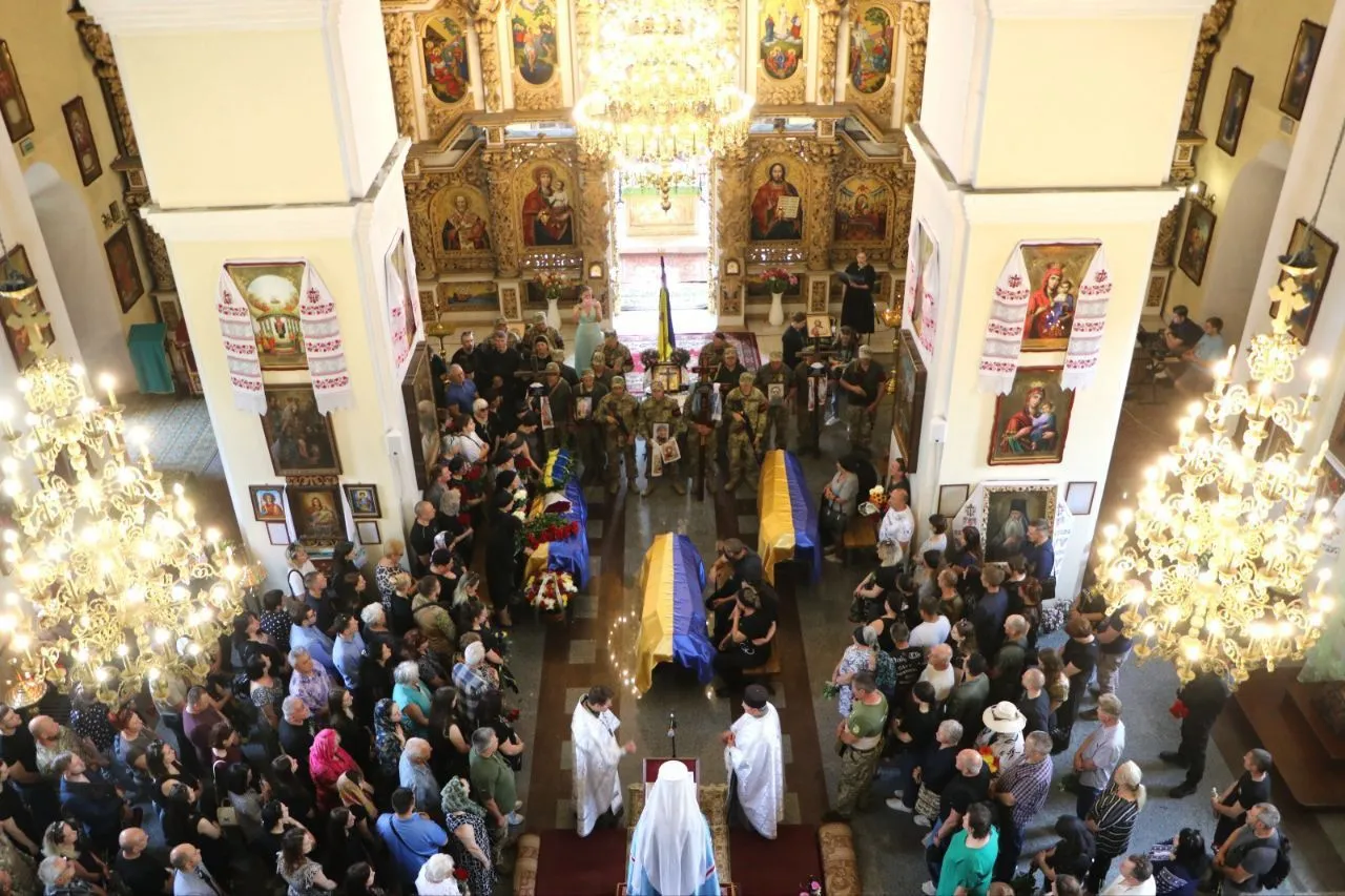 У Полтаві попрощалися з трьома полеглими воїнами