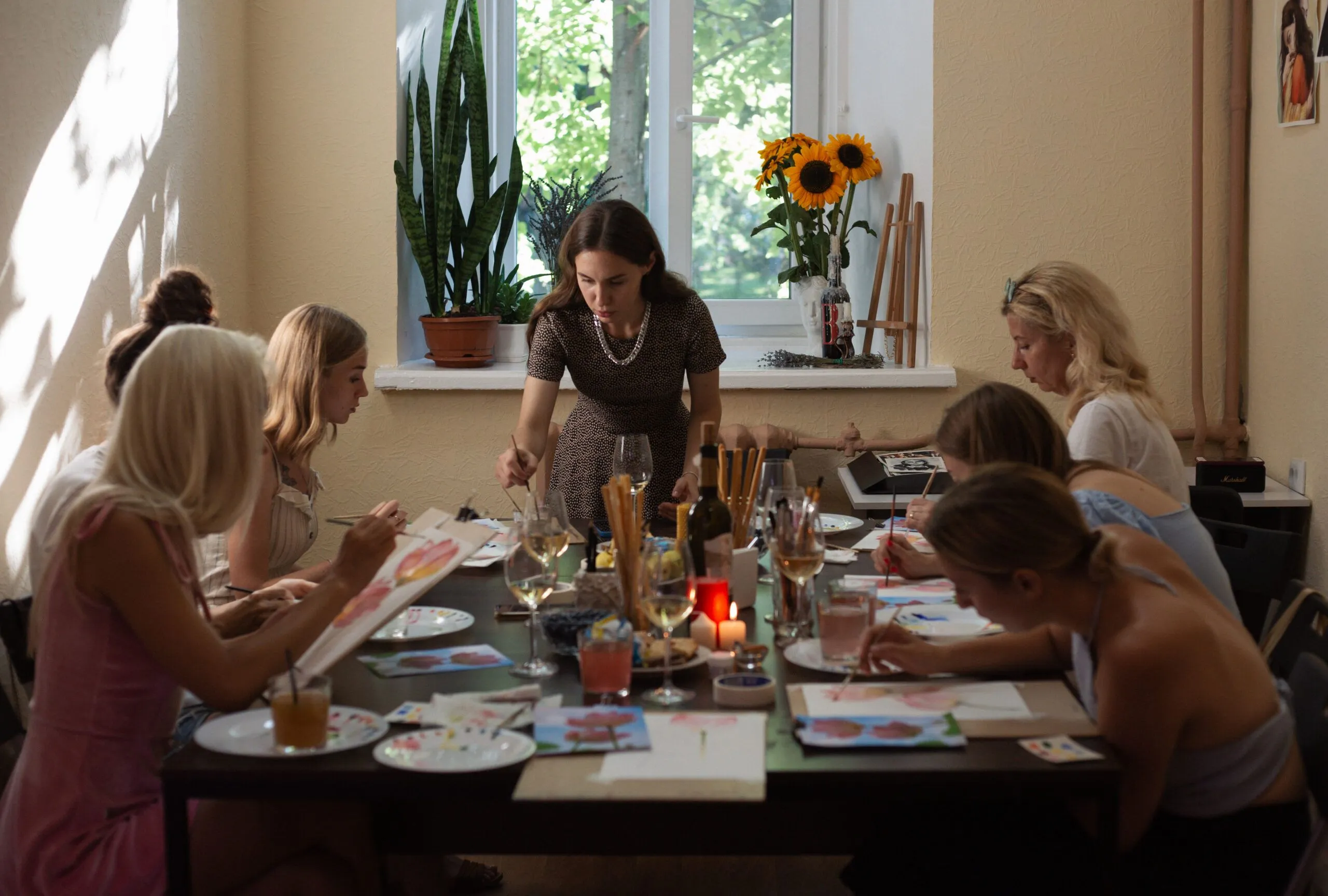 Малювання картин, розпис іграшок, кастомізація й навчання: як художниця Яна Койло розвиває власну артстудію в Полтаві 