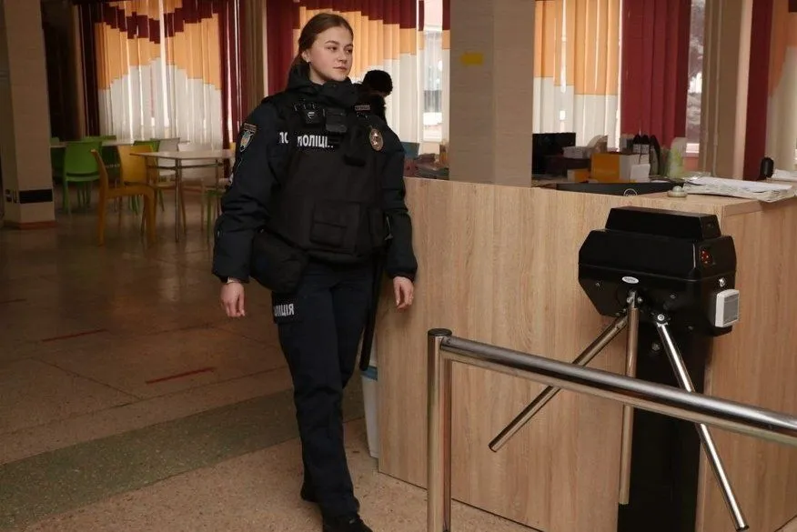 У трьох школах Полтави планують встановити металодетектори