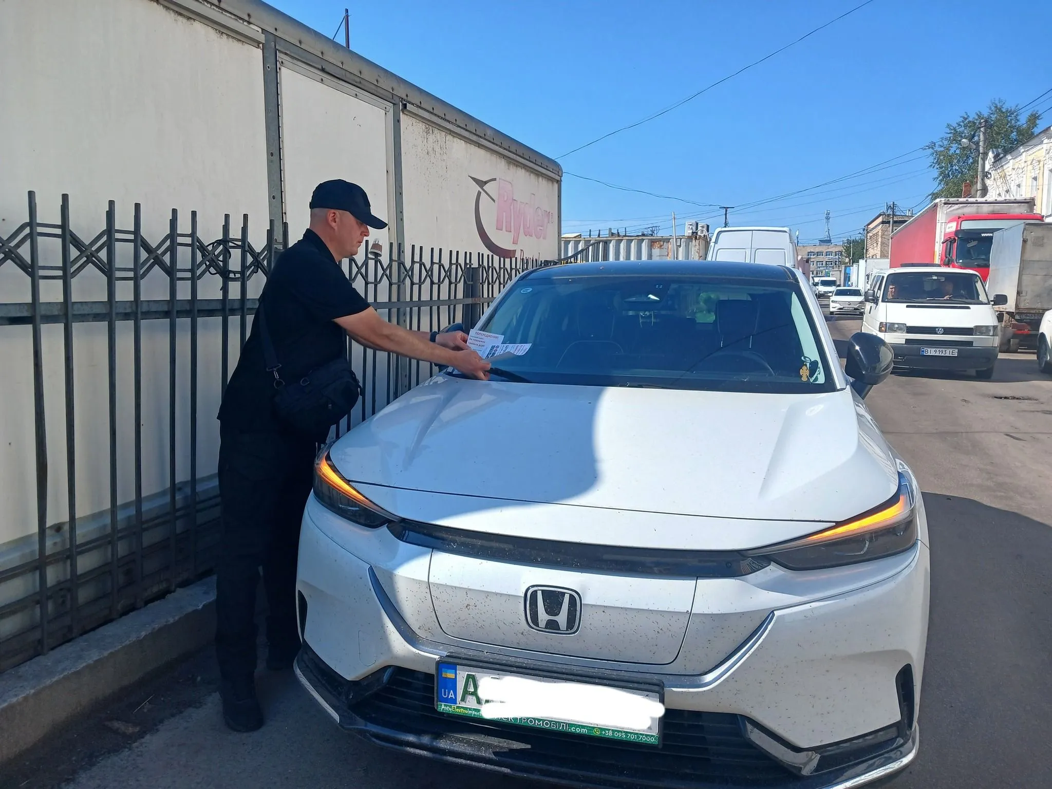 Скільки штрафів виписали за порушення правил паркування в Полтаві та чому містяни скаржаться на роботу нового відділу 