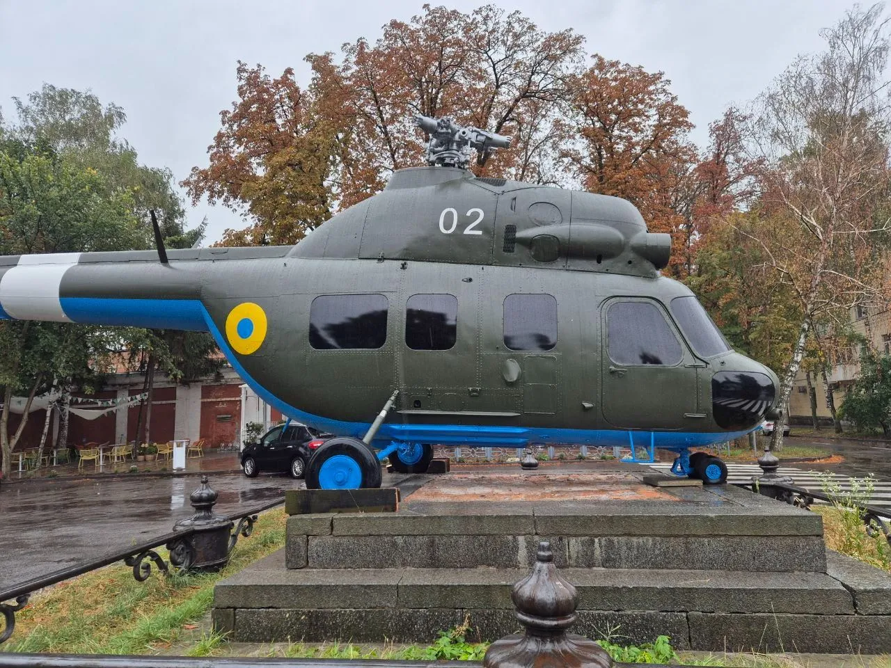 На місці пам’ятника Петру І в Полтаві встановили вертоліт