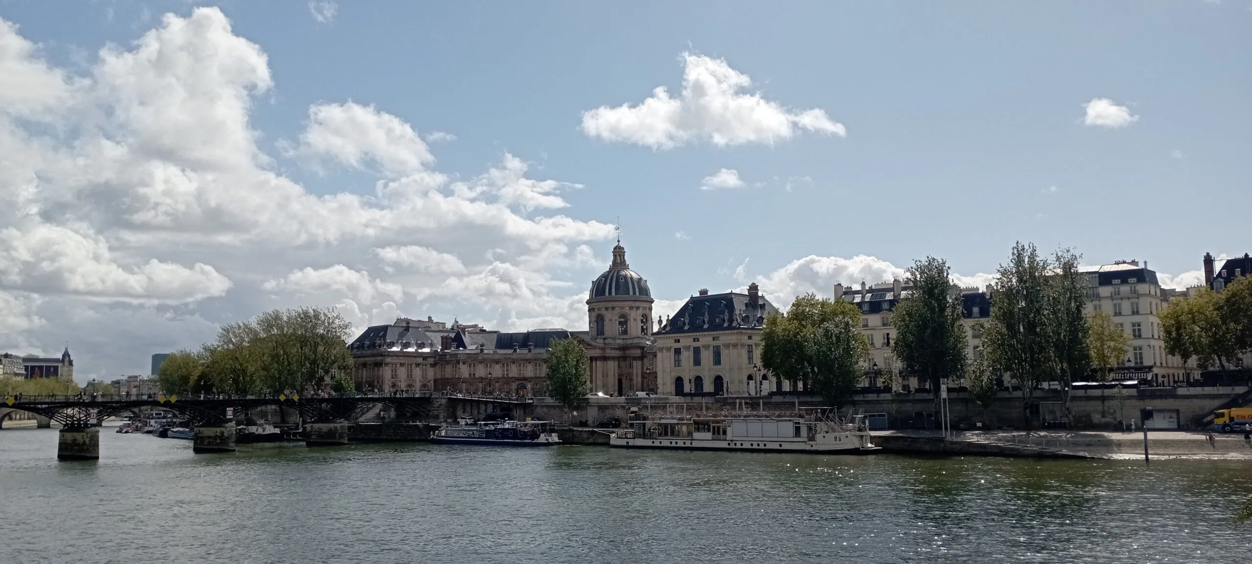 Побачити Париж і не померти: історія однієї відпустки полтавської журналістки