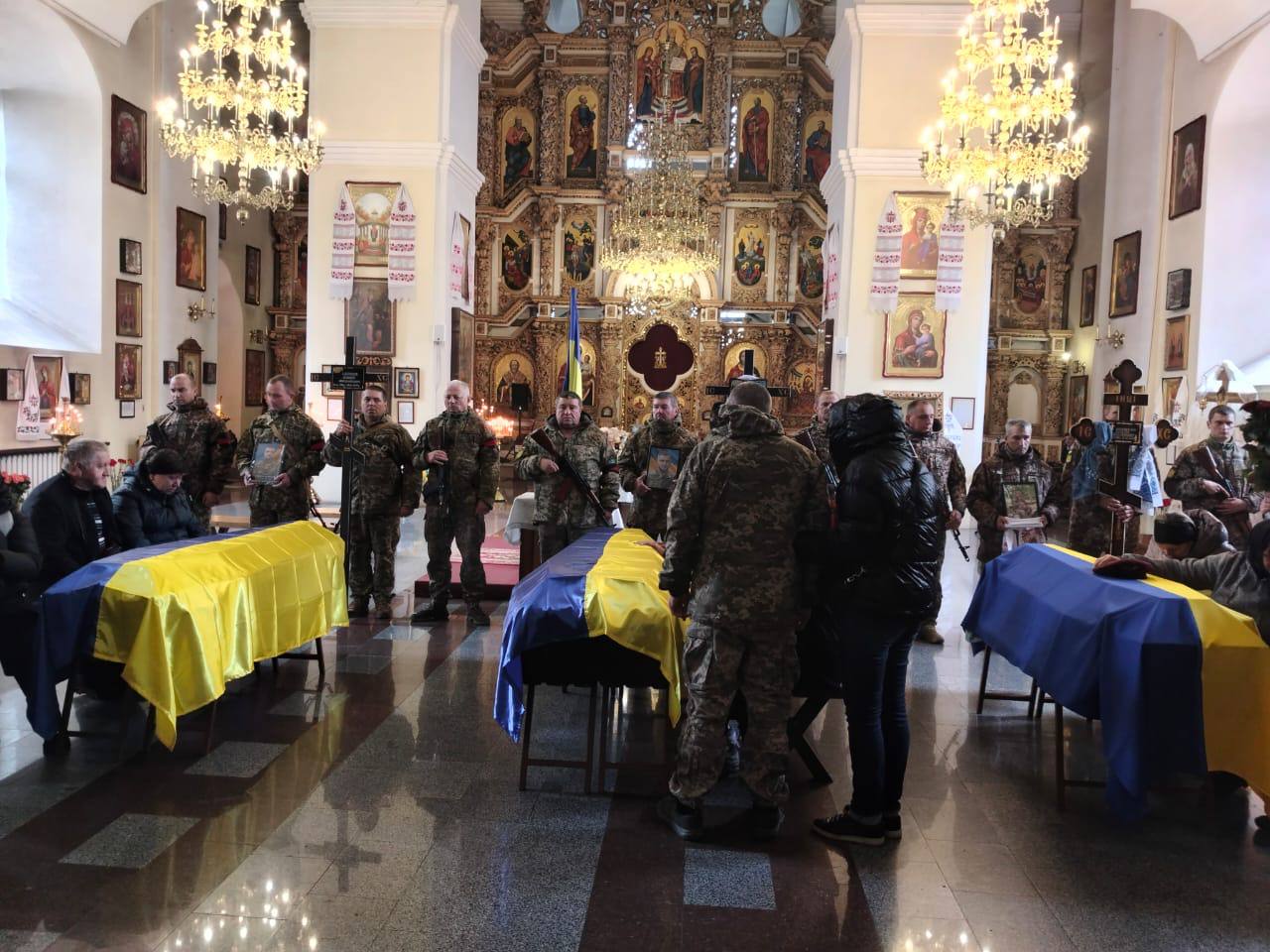 У Полтаві попрощалися з трьома загиблими захисниками