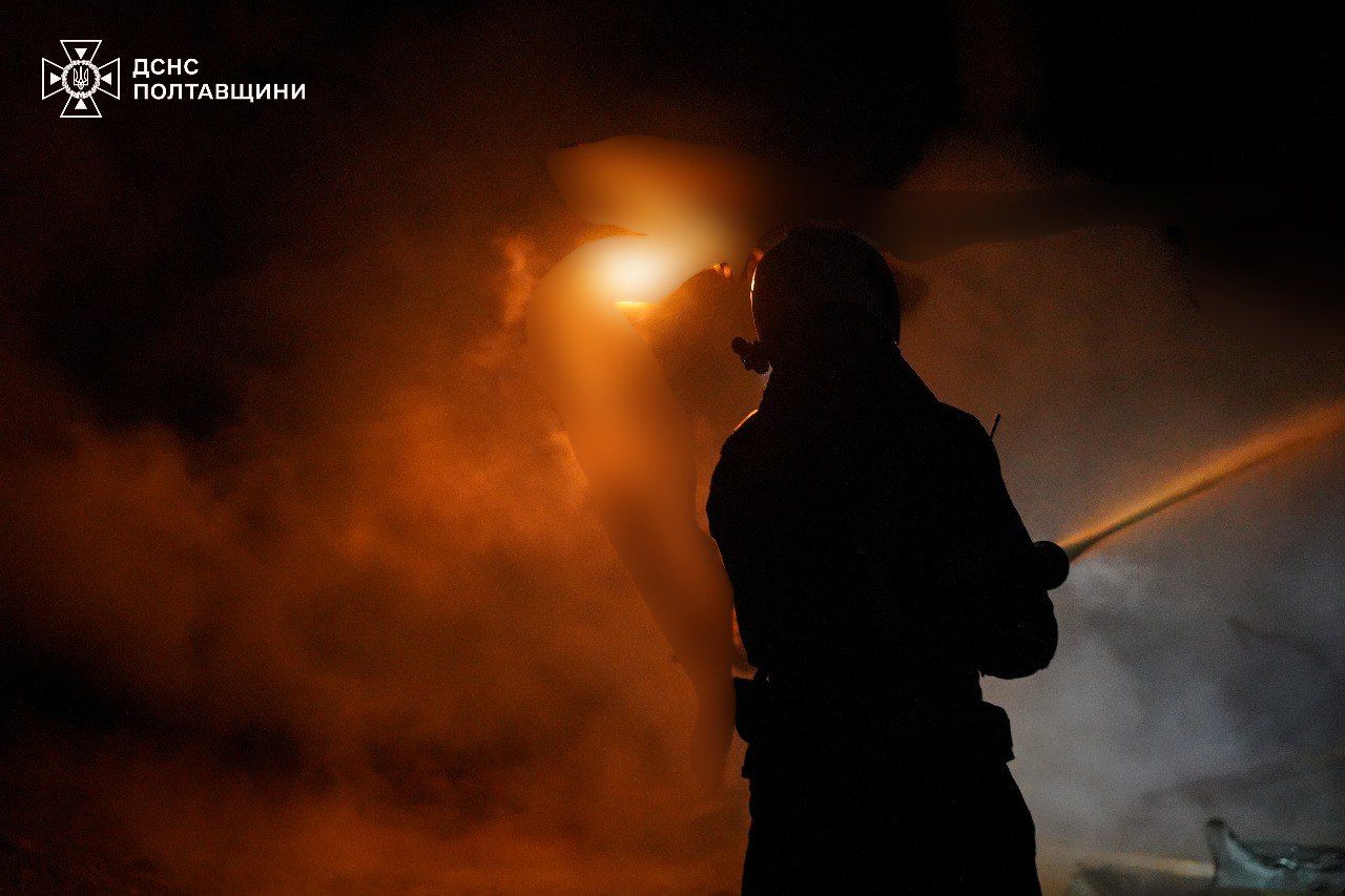 На Полтавщині після ворожої атаки спалахнула пожежа на об’єкті газовидобування