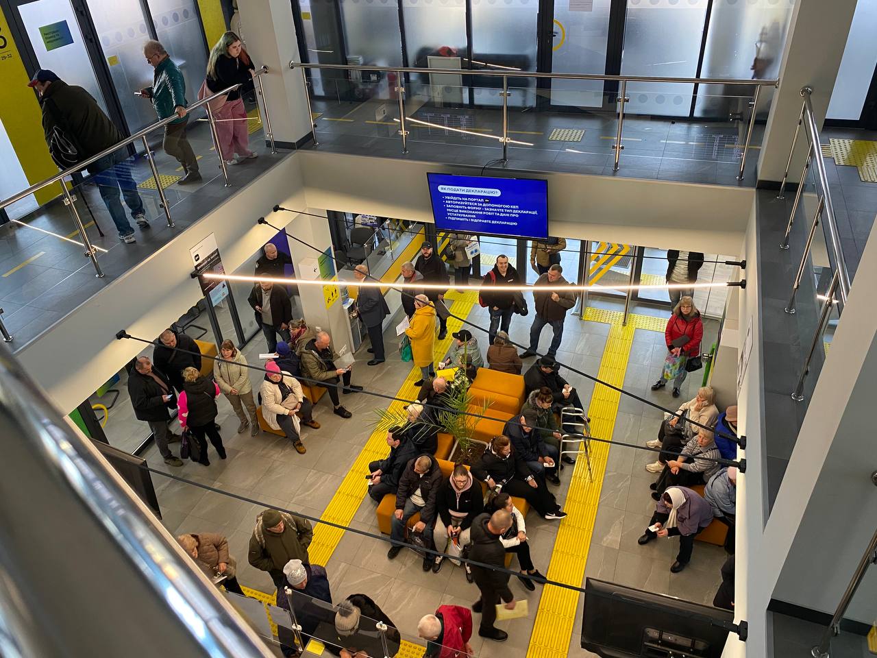 Черги в полтавському ЦНАПі через нову послугу на оформлення відстрочки: що говорять містяни