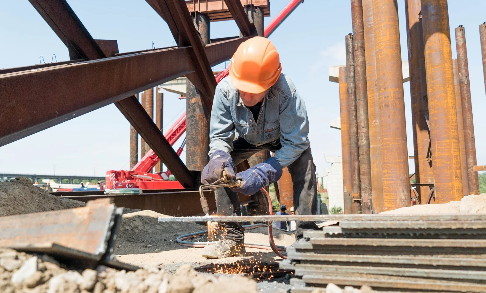 Заробити від 8 до 12 тисяч гривень на місяць: на Полтавщині діє програма для безробітних «Армія відновлення»