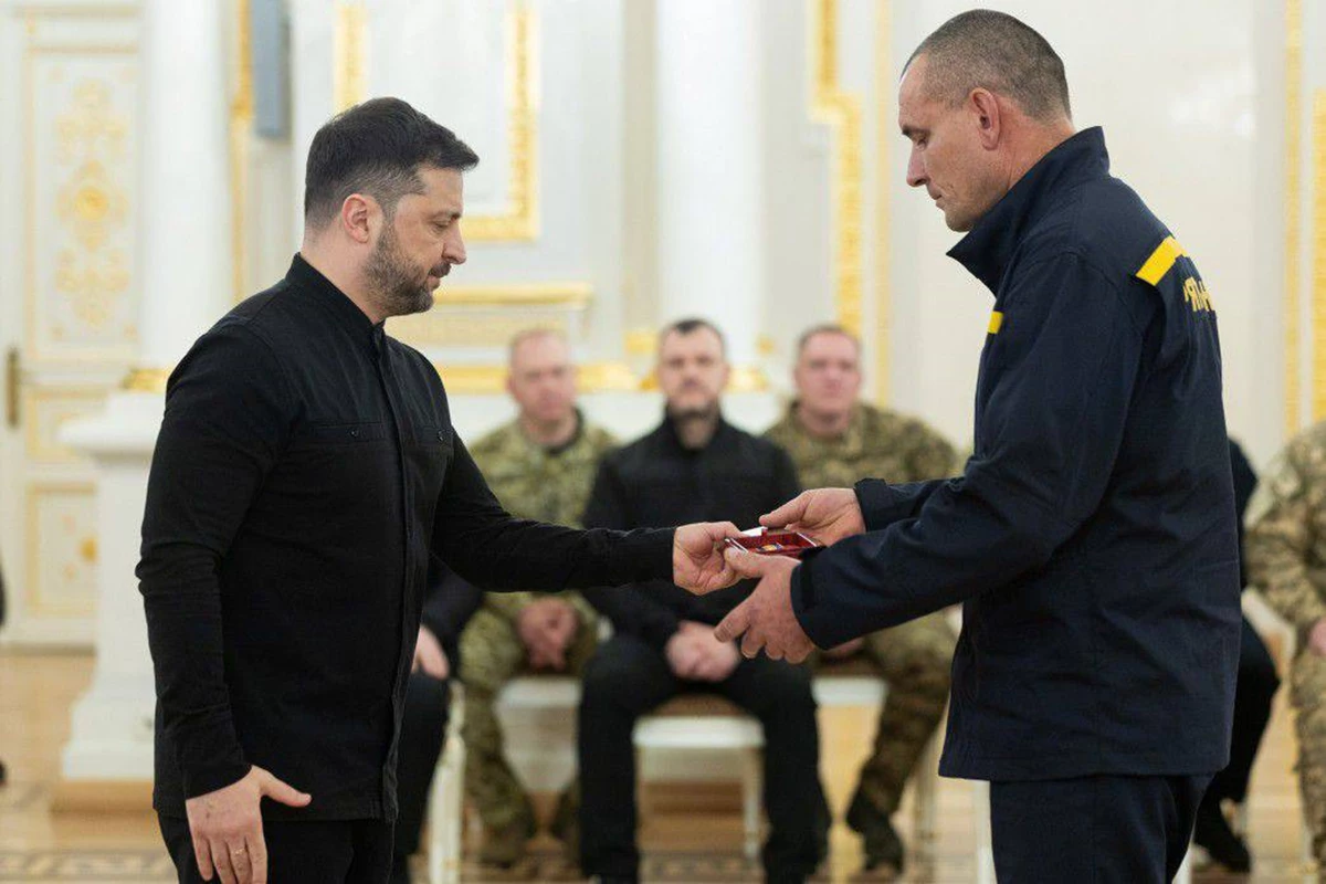 Полтавський рятувальник отримав орден «За мужність» за ліквідацію пожежі після обстрілу