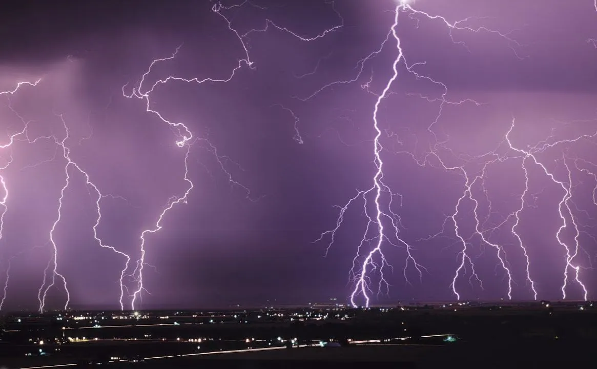 Полтавців попереджають про грозу