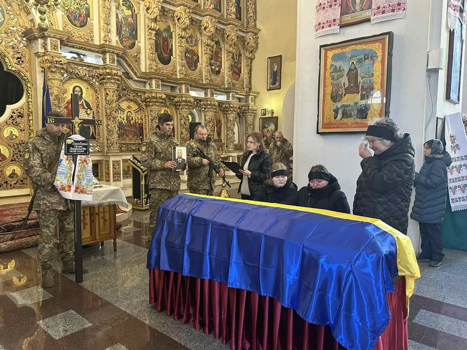 У Полтаві попрощалися з полеглим воїном Русланом Островським