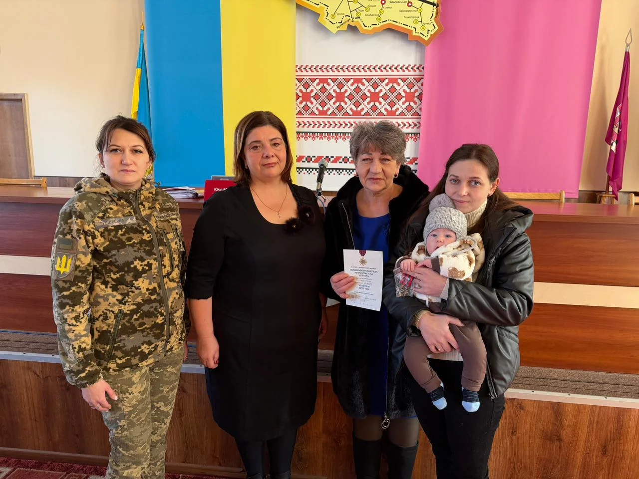 Не встиг отримати нагороду особисто: рідним полеглого воїна з Полтавщини передали його відзнаку