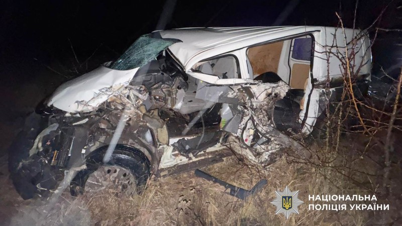 У Миргородському районі мікроавтобус зіткнувся з трактором, є поранений