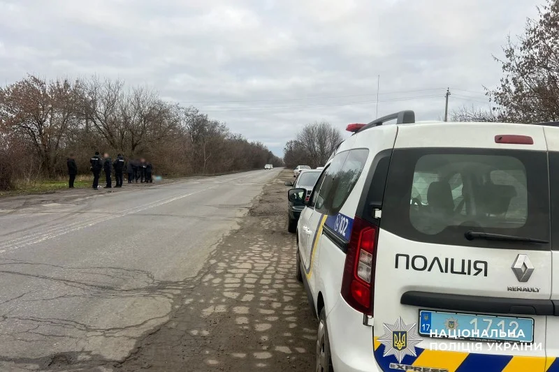 У Кременчуцькому районі на узбіччі дороги знайшли тіло жінки