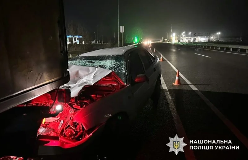 У Полтавському районі автомобіль зіткнувся з вантажівкою, є поранена