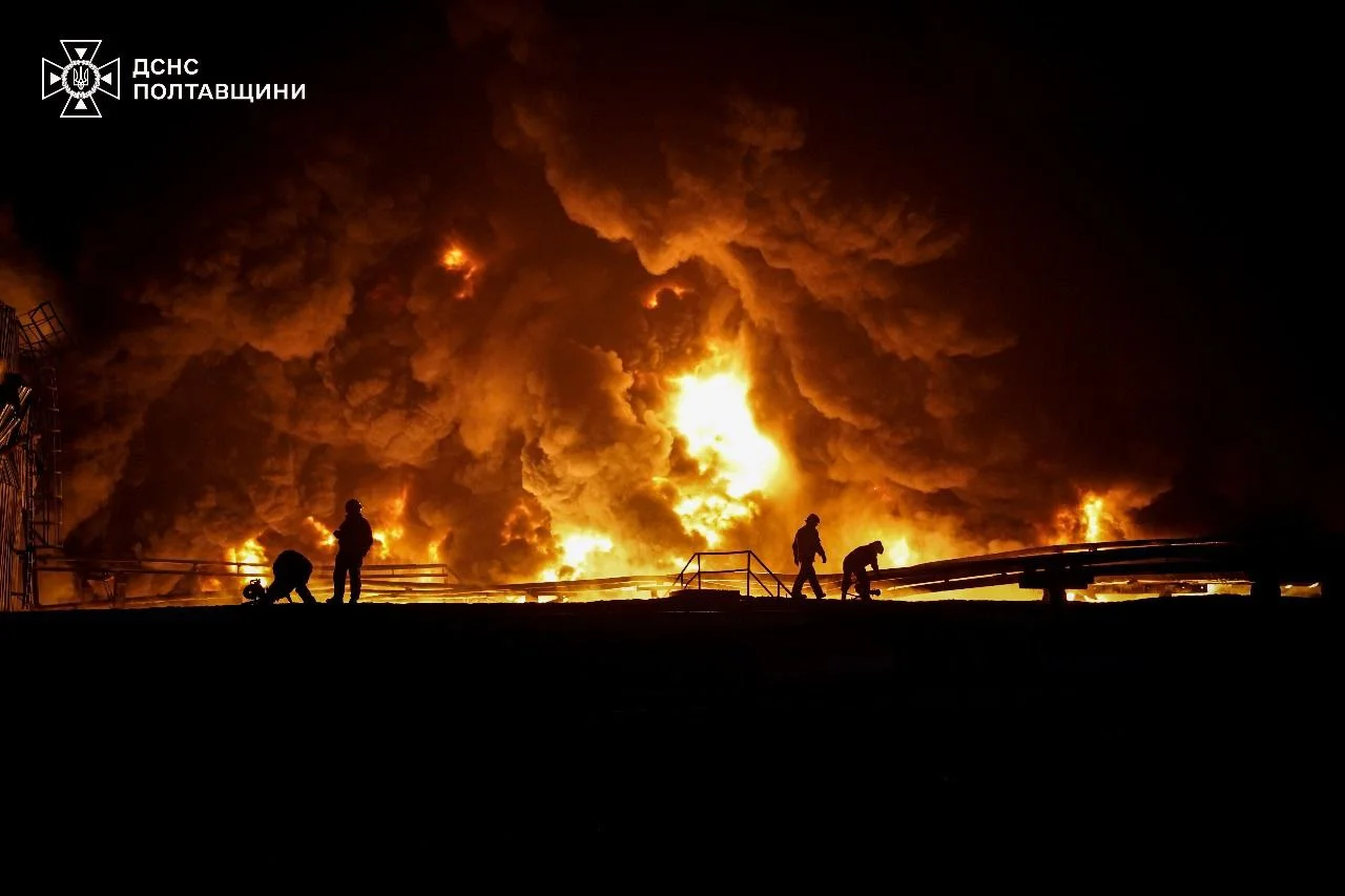 Майже 190 рятувальників гасили пожежу на Полтавщині внаслідок російської атаки
