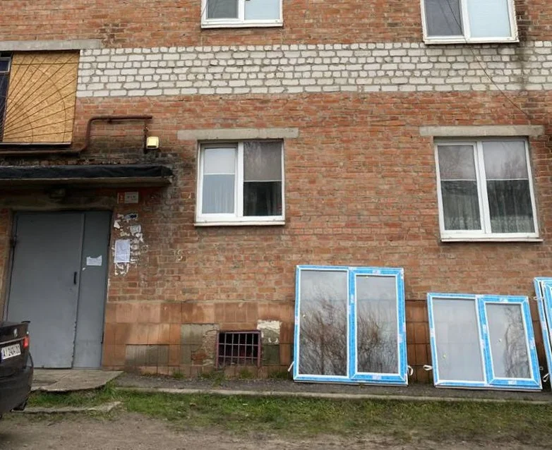 У Полтаві отримали першу партію вікон для відновлення пошкоджених обстрілами осель