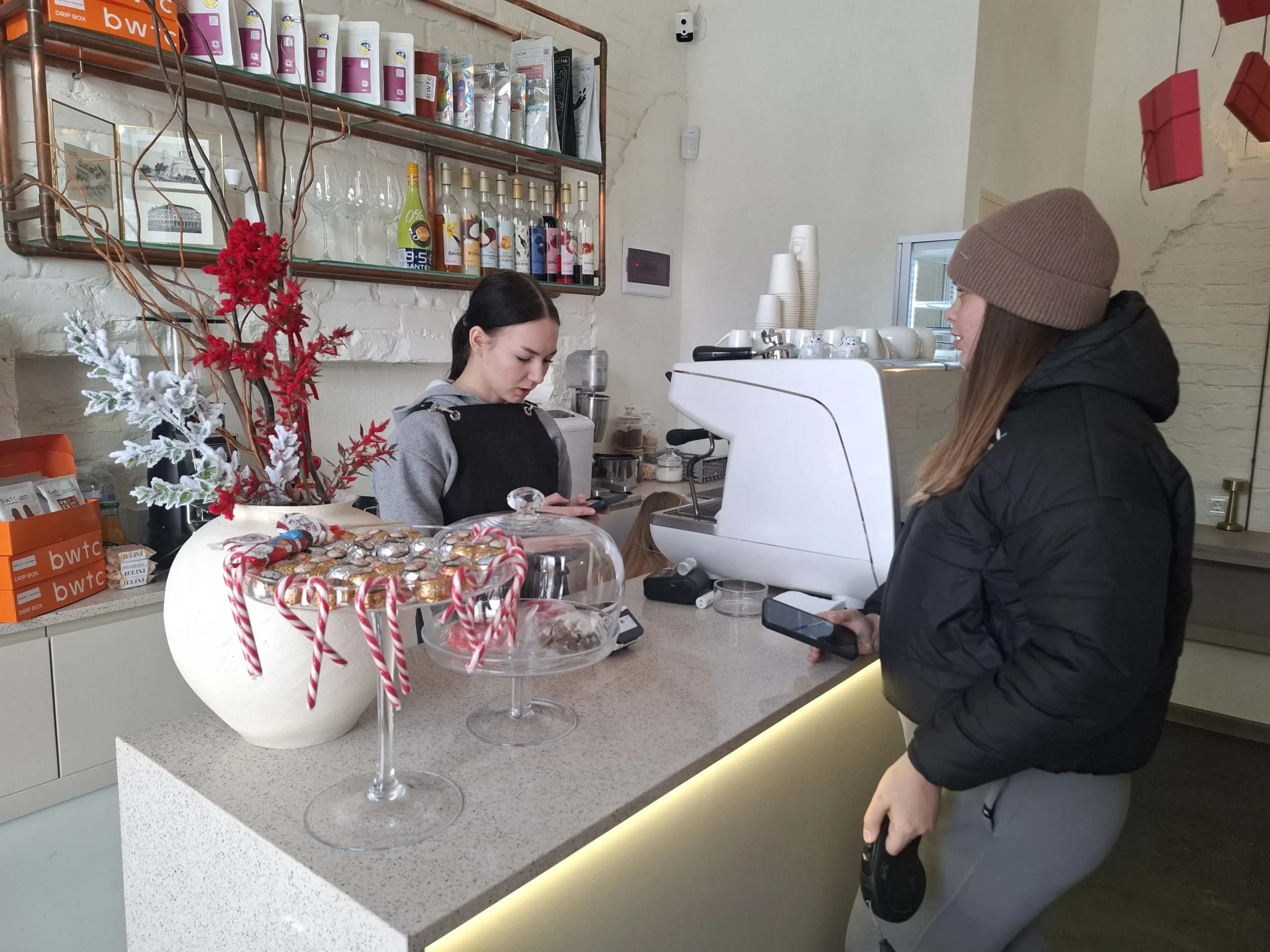 «Іншої дороги, крім як продовжувати працювати, в нас немає»: як працює полтавський бізнес під час жорстких відключень світла