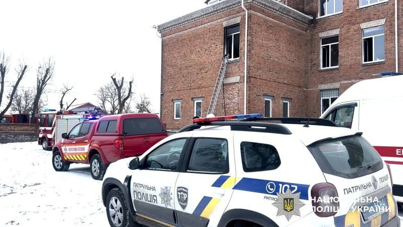 У Кременчуці поліція з’ясовує причини загоряння в навчальному закладі