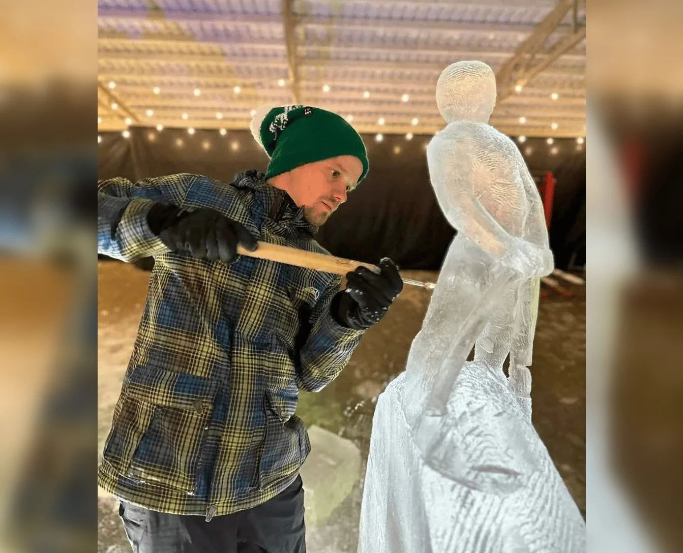 Митець із Полтавщини посів друге місце в конкурсі льодових скульптур у Франції