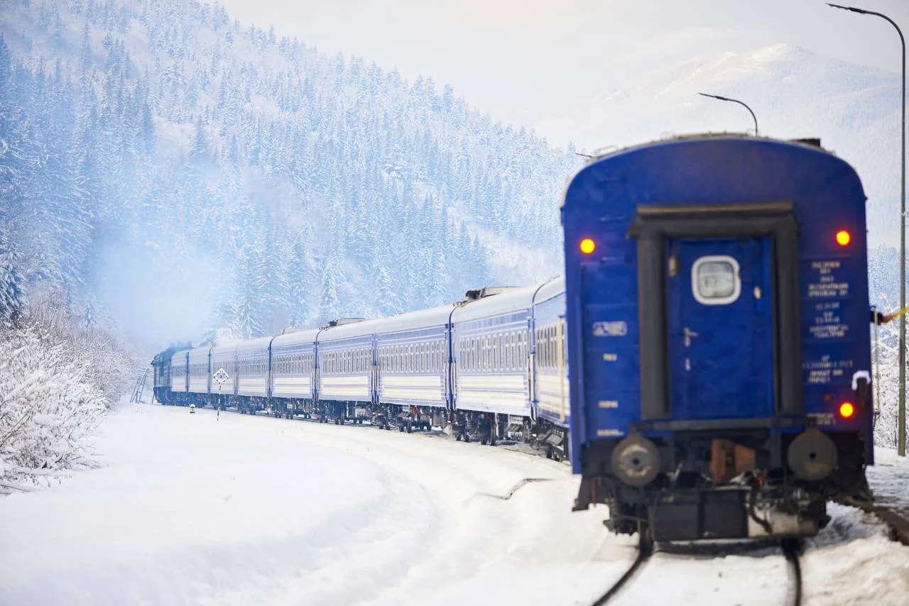Поїзд, що курсує через Полтавщину, вирушив з годинною затримкою