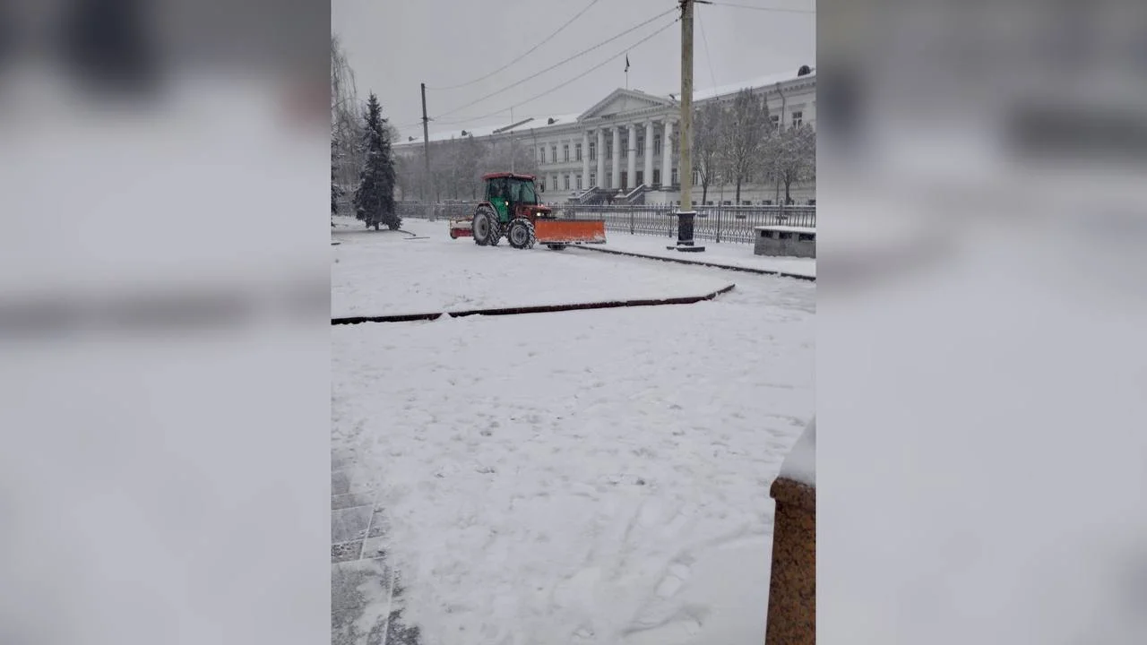 У Полтаві комунальні служби працюють у посиленому режимі через снігопад