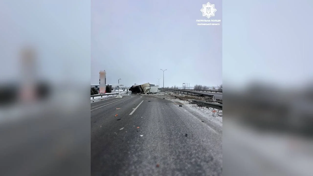 На Полтавщині через ДТП перекрили рух на трасі М-03 у напрямку Києва