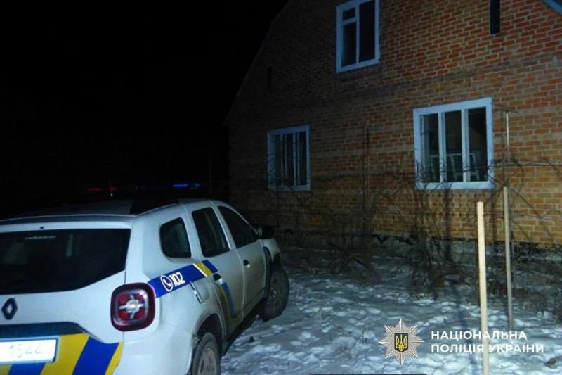 На Полтавщині поліція з’ясовує обставини загибелі трьох людей у житловому будинку