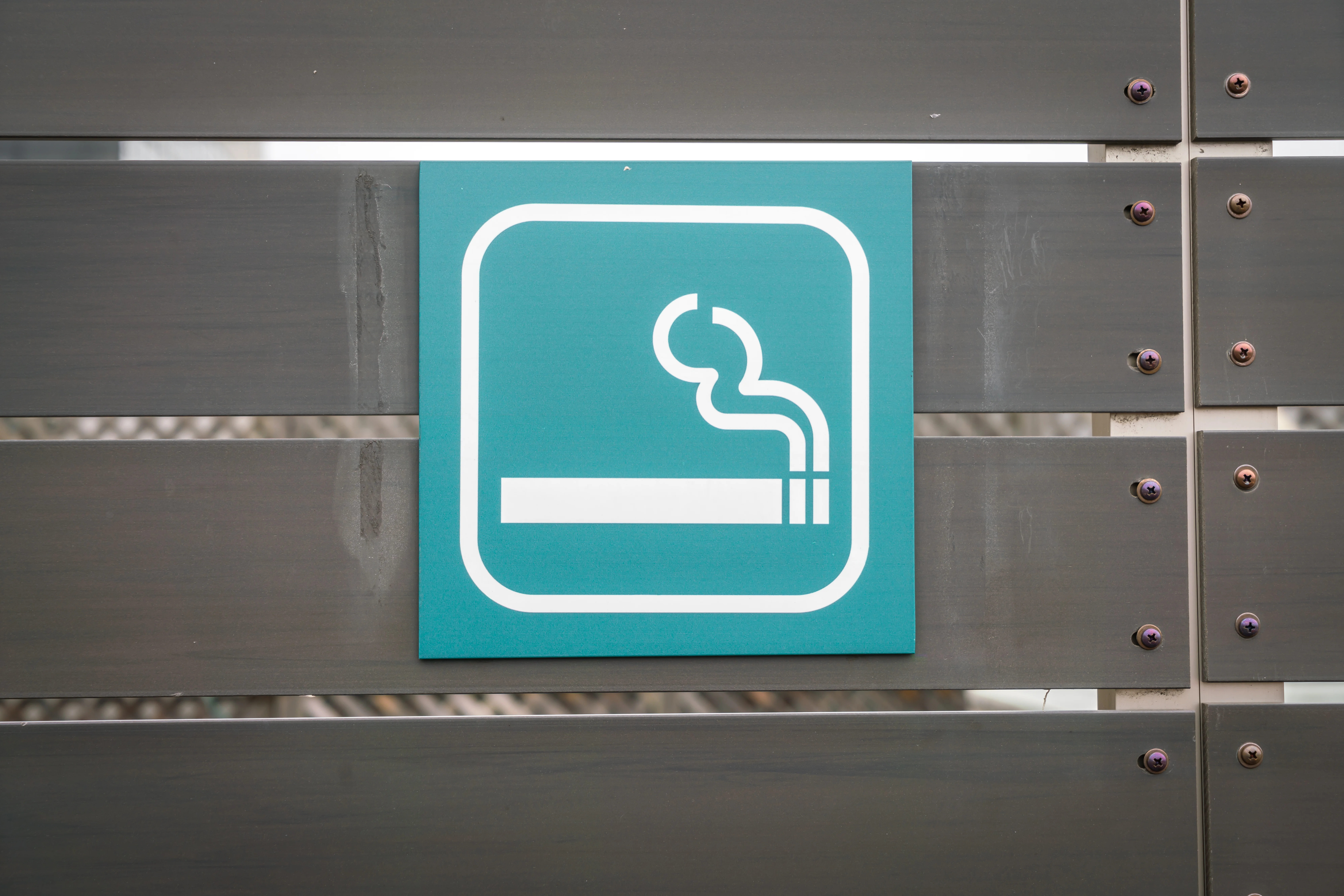 Контроль за курінням: на Полтавщині виявили порушення у закладах