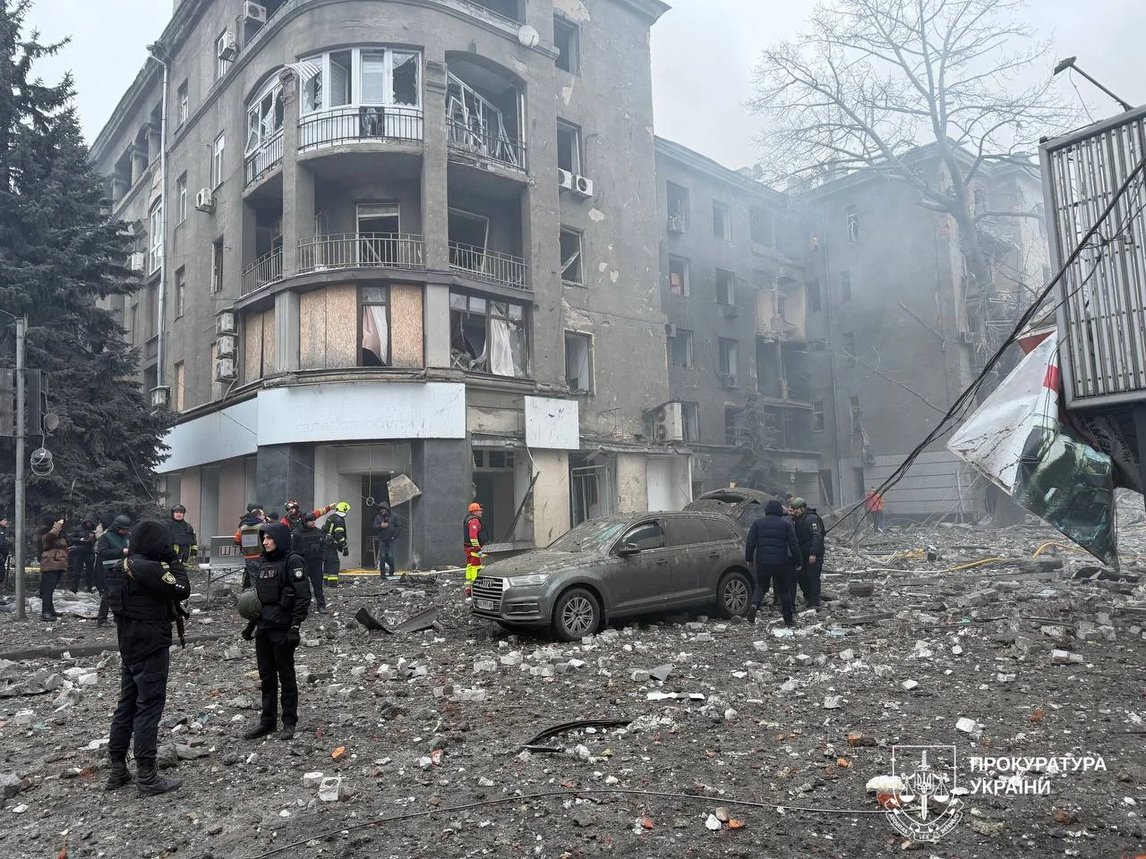 Обстріли в новорічну ніч, евакуація сіл на Чернігівщині, готовність країн-партнерів відправити війська в Україну: головне за тиждень