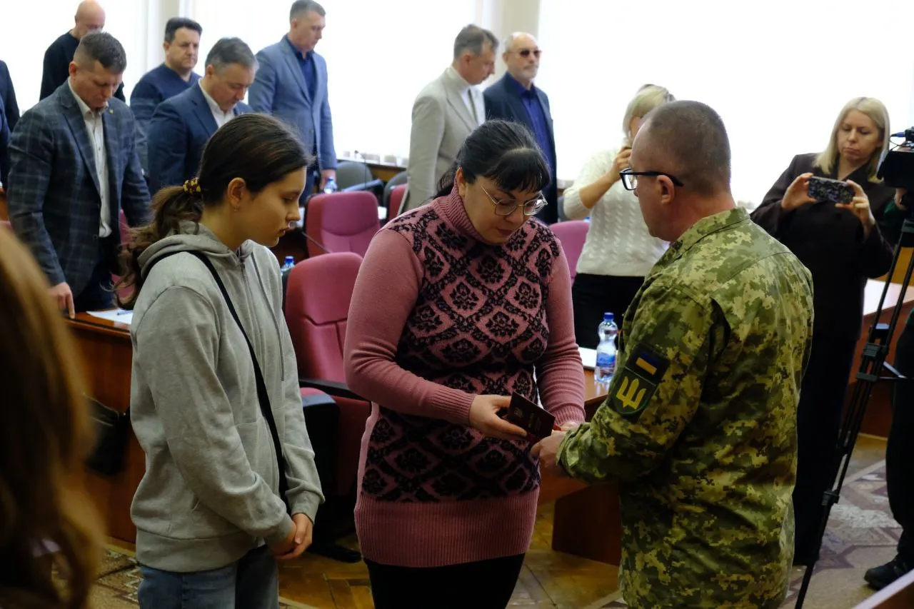 У Горішніх Плавнях рідним полеглих воїнів передали їхні нагороди