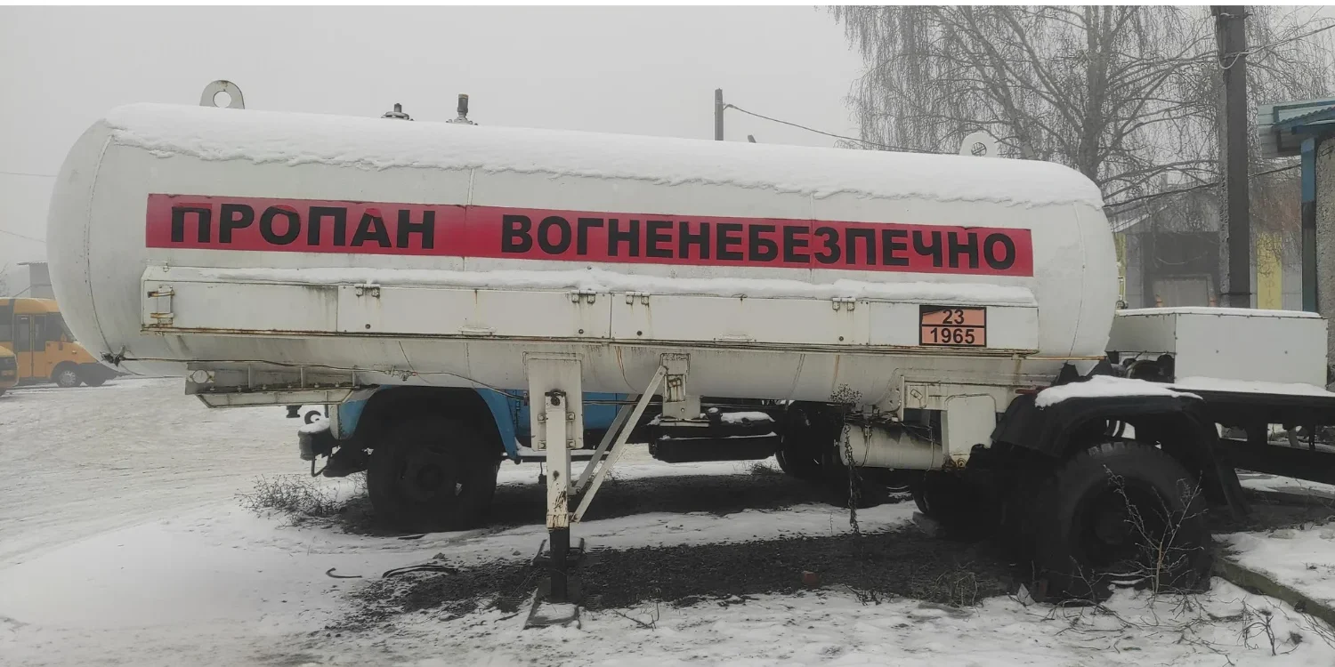 Податківці викрили незаконне зберігання газу на одній з АЗС Полтавщини