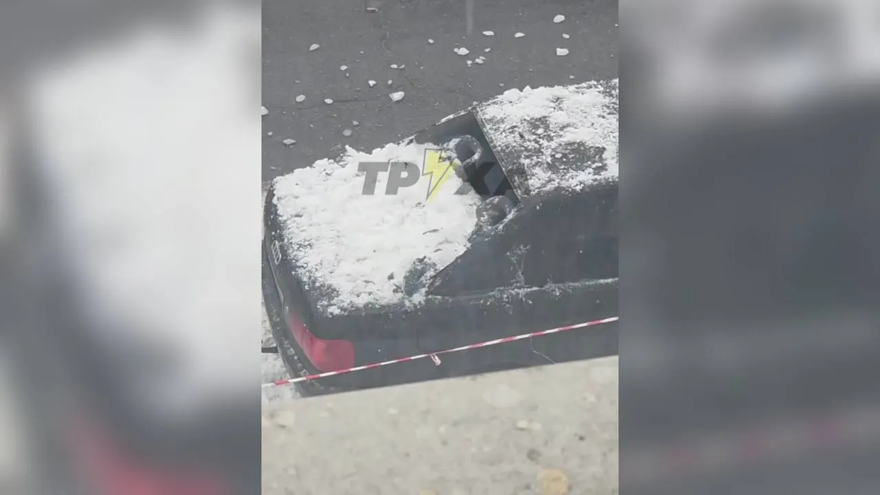 Полтавські комунальники обстежили будинок на вулиці Державного Прапора