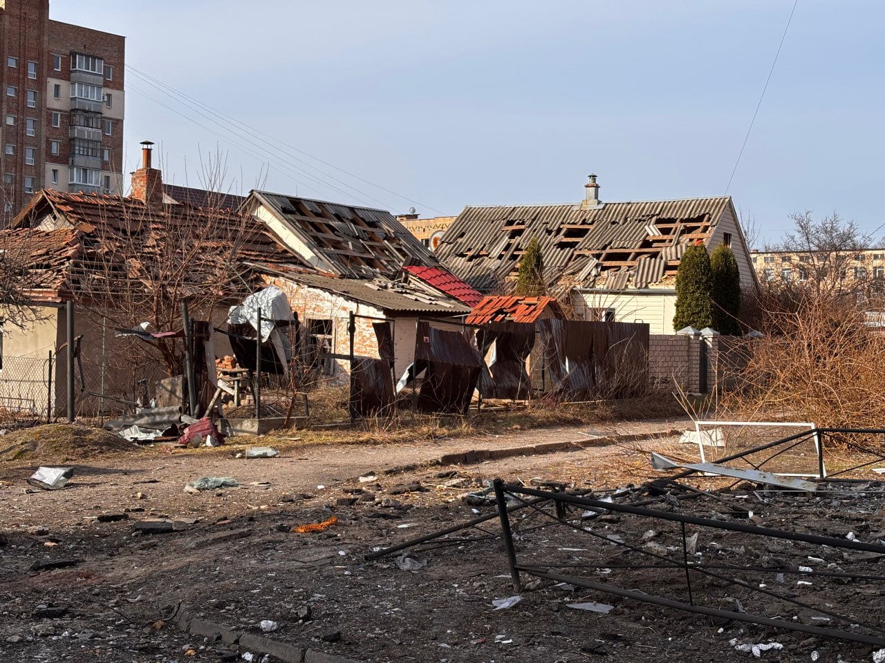 Пошкоджені будинки, автівки та освітні заклади: що розповіли в міськраді про удари по Полтаві