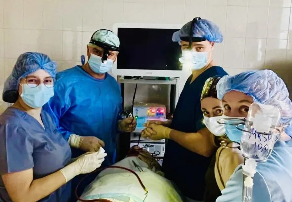 У Полтавській лікарні допомогли чоловіку, який понад 15 років намагався вилікуватися народними методами