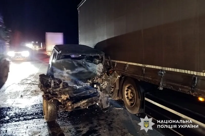 Смертельна ДТП на Полтавщині: легковик зіткнувся з вантажівкою