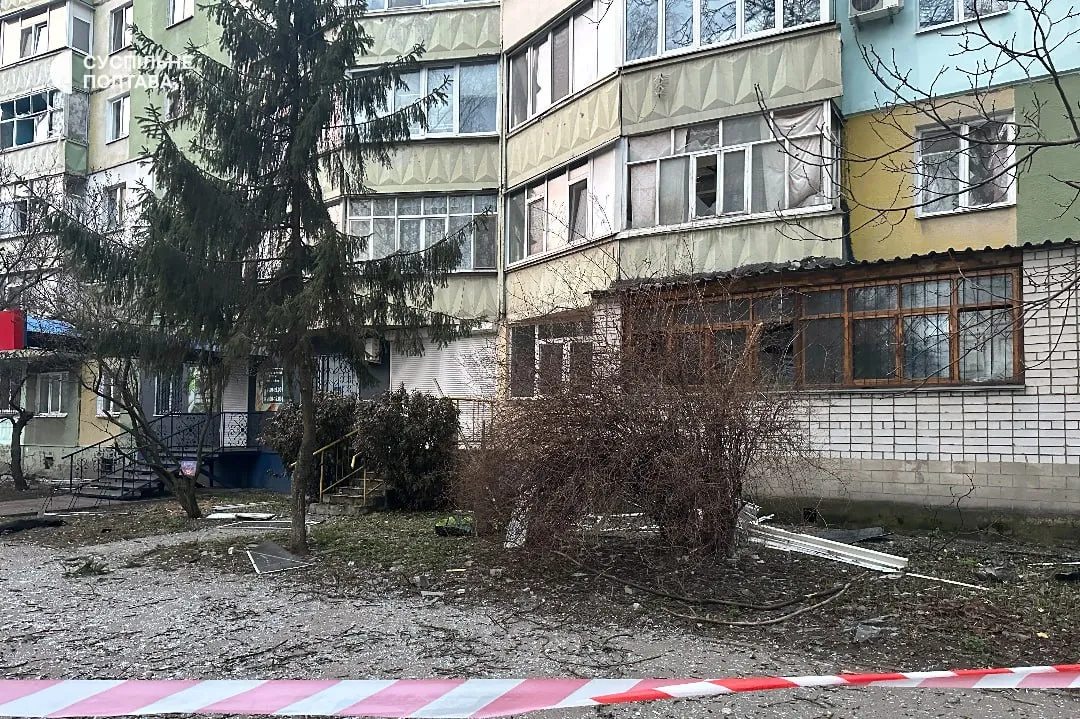 Полтавські комунальники ліквідовують наслідки нічної атаки