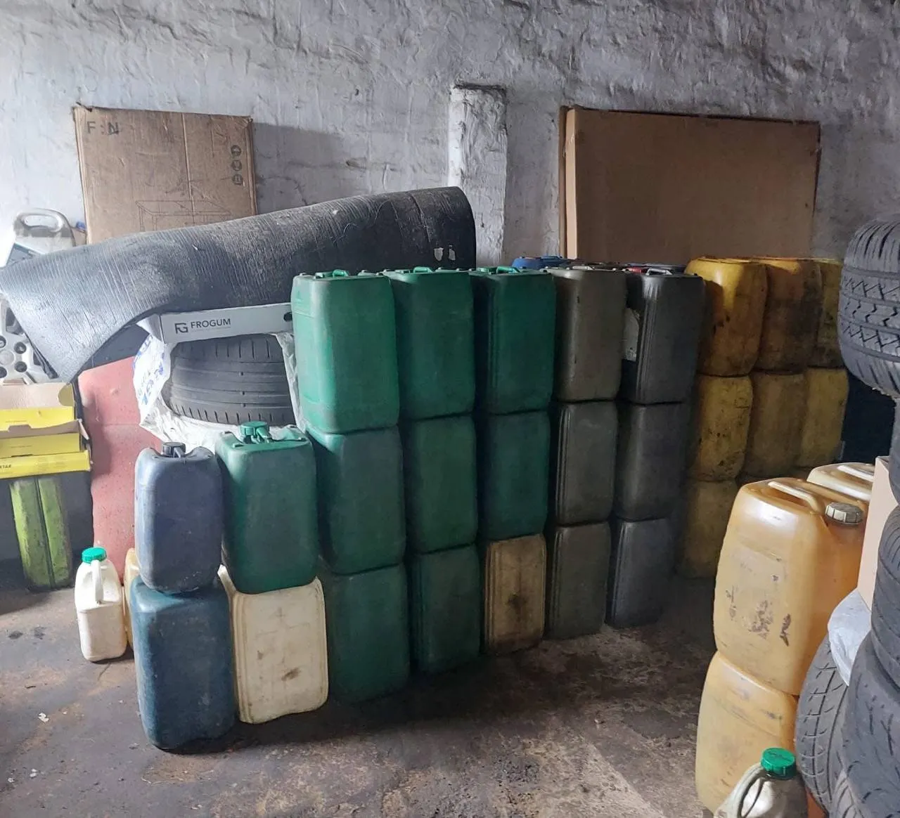 На Полтавщині викрили нелегальний продаж пального