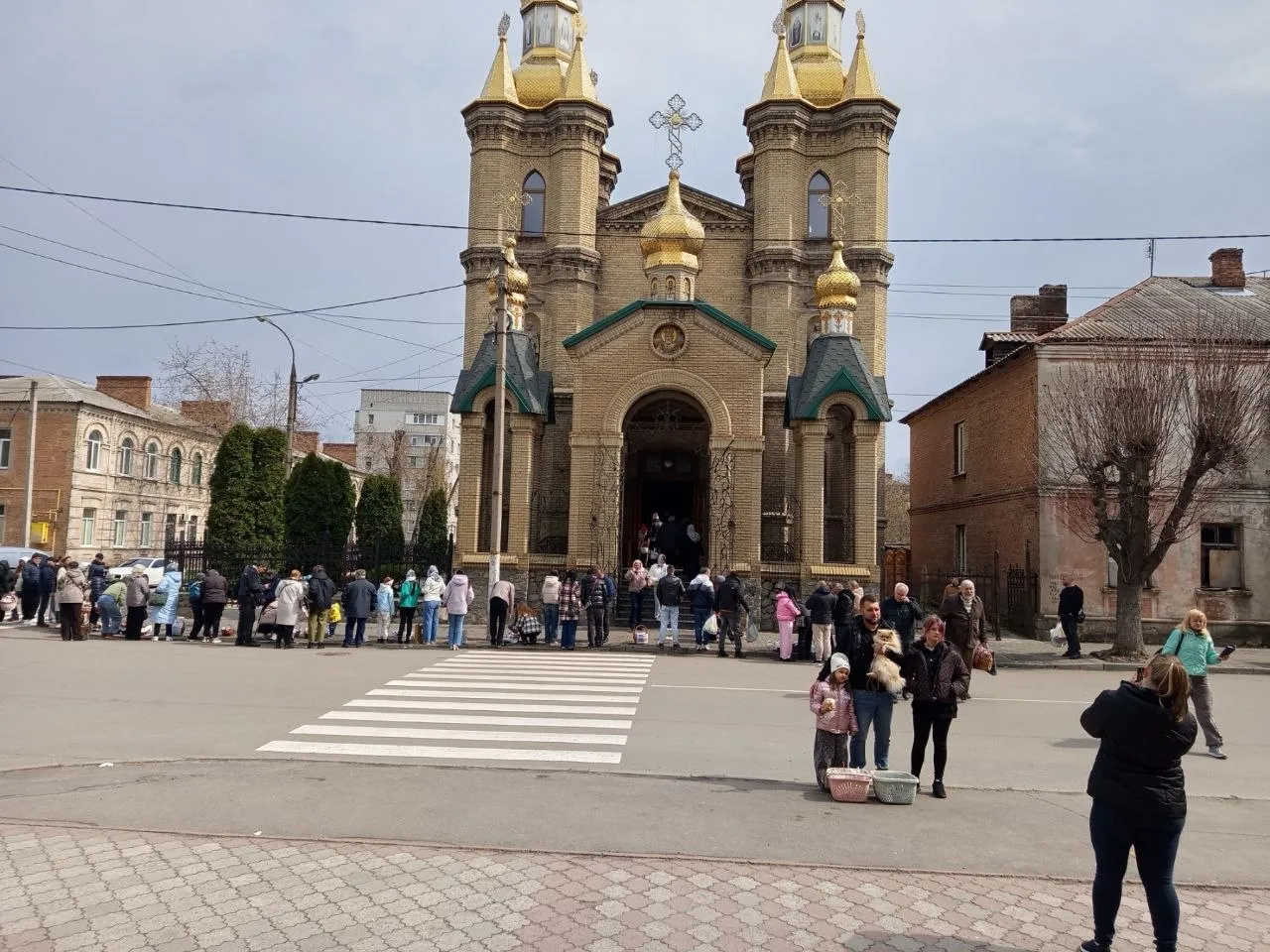 На Полтавщині святять великодні кошики: добірка фото