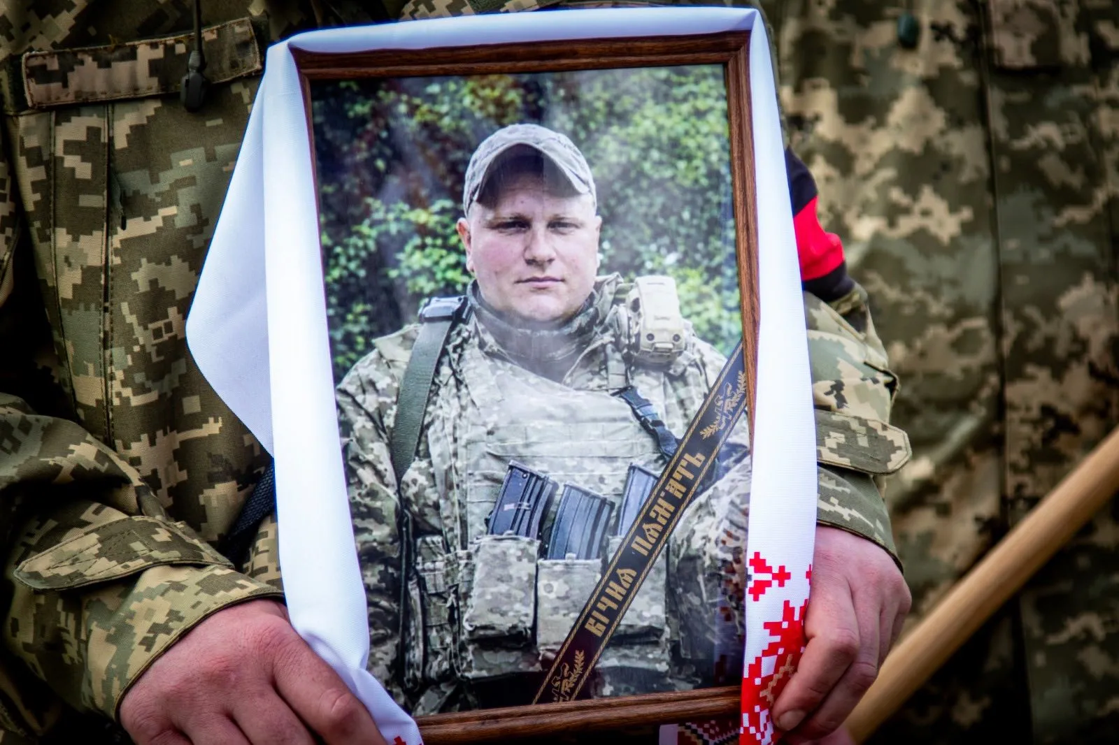 На Полтавщині попрощалися з воїном, який поліг понад рік тому