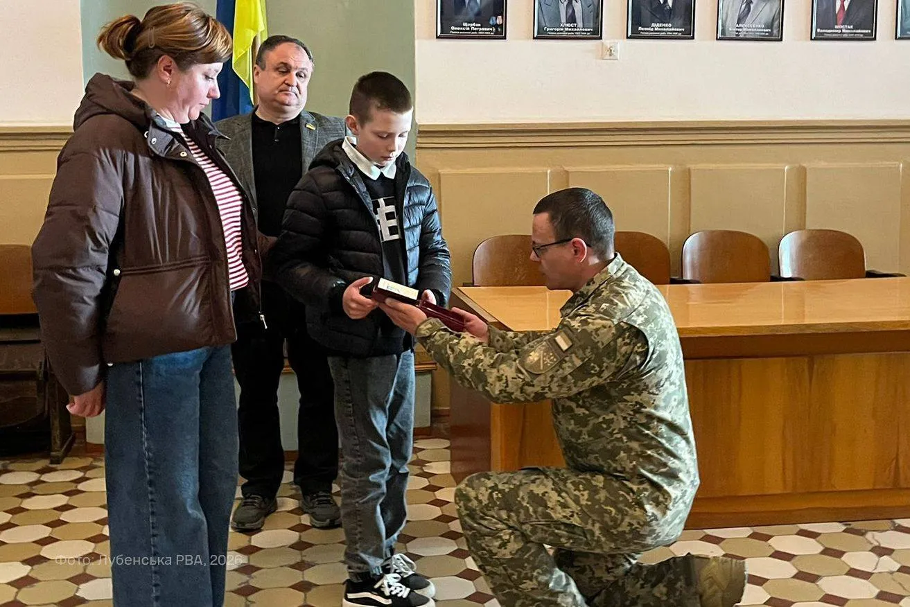 Родині загиблого в бою воїна з Лубенської громади вручили його нагороду