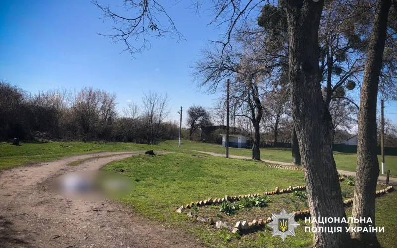 У Миргородському районі на вулиці виявили мертвого чоловіка